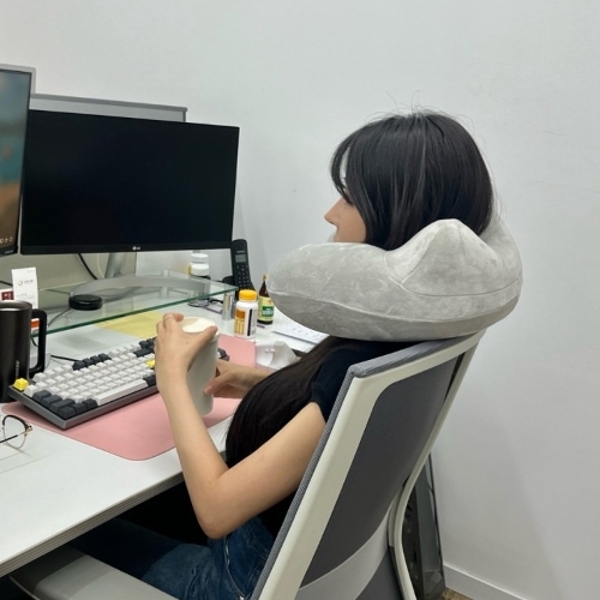 여행 휴대용 벨벳 에어 목베개 그레이