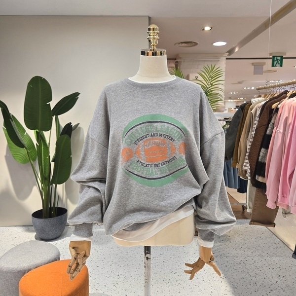 [대구백화점][에잇컨셉]풋볼 빈티지프린팅 맨투맨(C26B7FTS021)
