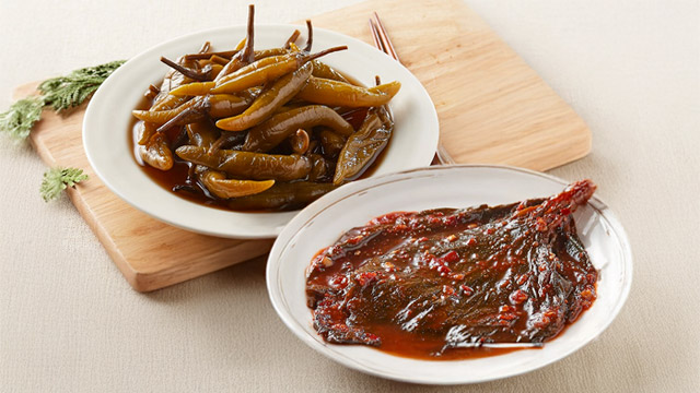 [참맛나반찬] 아삭고추장아찌 1kg + 양념깻잎 1kg