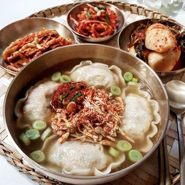 부산 소복만두 이북식 왕만두 12알 비법육수 3봉 다대기 및 닭고명 1통씩 3인분